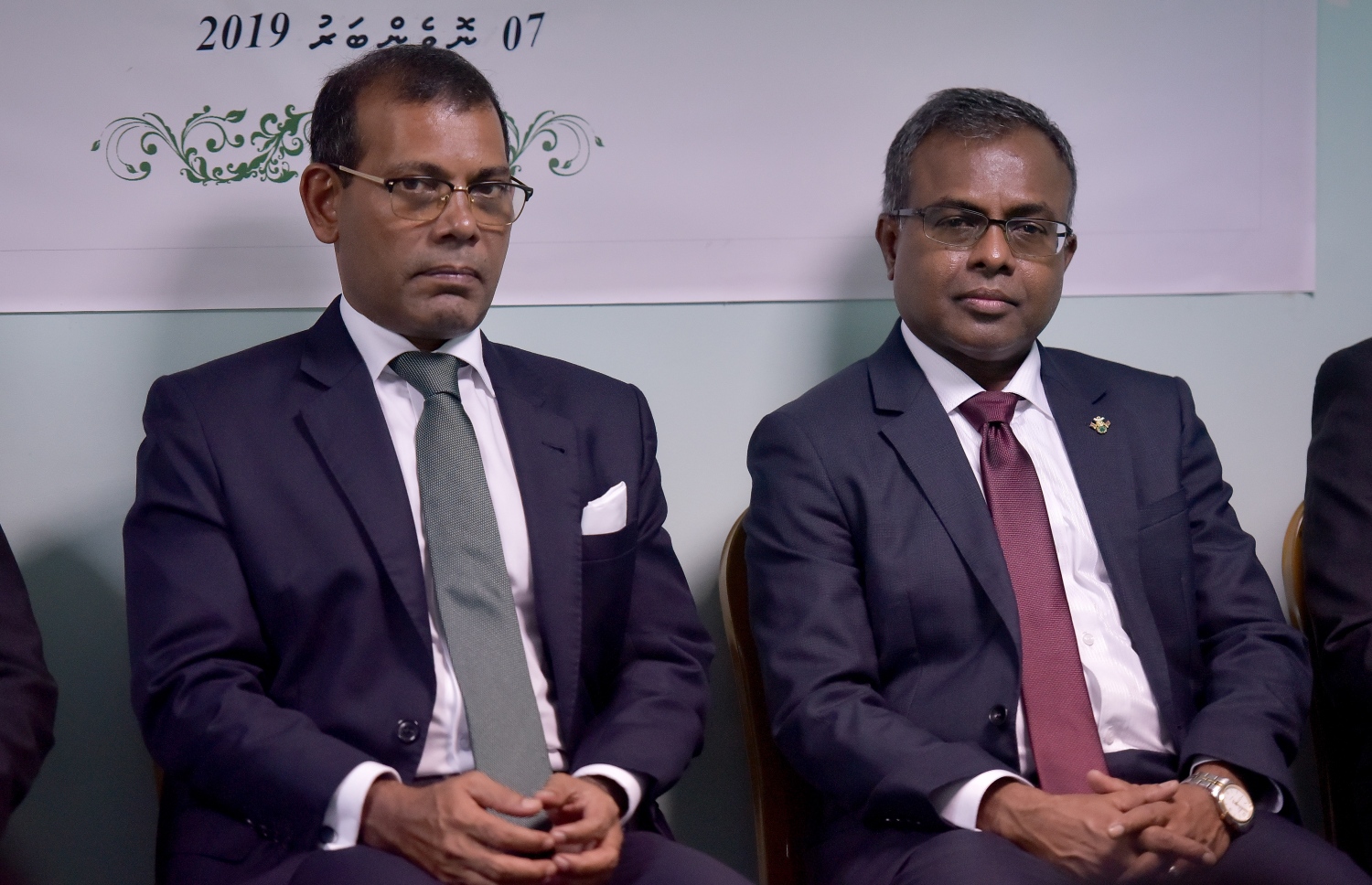 ހައި ކޯޓު ފަނޑިޔާރު ކަމަށް އައްޔަންކުރި ހާތިފް ހިލްމީ އާއި ހުސައިން މަޒީދު ހުވާކުރެއްވުމުގެ ރަސްމިއްޔާތުގައި އުއްތަމަ ފނޑިޔާރު ޑރ. އަހުމަދު އަބްދުﷲ ދީދީއާއި ރައްޔިތުންގެ މަޖިލީހުގެ ރައީސް އަދި ޖުޑިޝަލް ސާވިސް ކޮމިޝަންގެ މެމްބަރު މުހައްމަދު ނަޝީދު ބައިވެރިވެވަޑައިގަންނަވަނީ. ފޮޓޯ:ނިޝާން އަލީ/މިހާރު