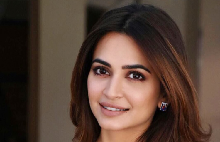 ކްރިތީ ކަރްބަންދާ.