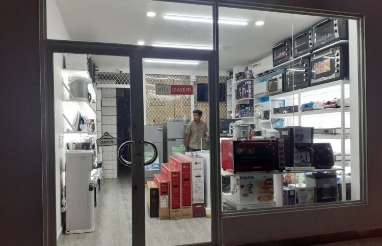 ރަން ފައުނުން "އިޔާ އެންޑް ސޭލް" ފަށައިފި