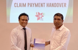 Dhivehi Insurance hands over insurance claim payment to Fuel Express. PHOTO/DHIVEHI INSURANCE