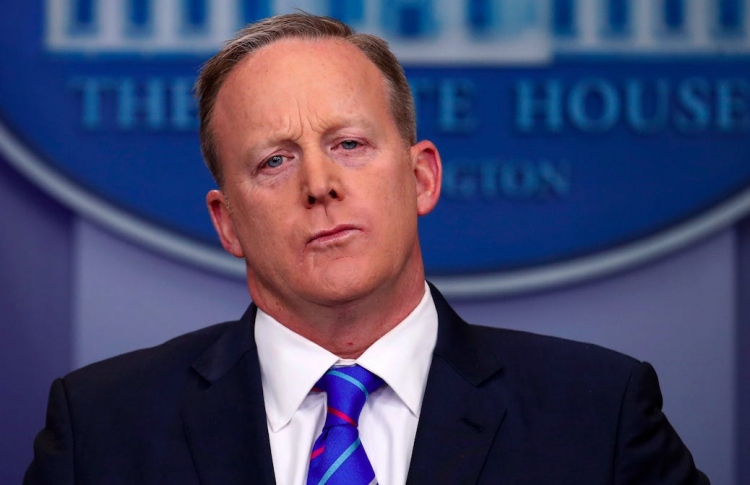 ވައިޓްހައުސްގެ ކުރީގެ ތަރުޖަމާނު ޑާންސް ޝޯއިން ކަޓައިފި