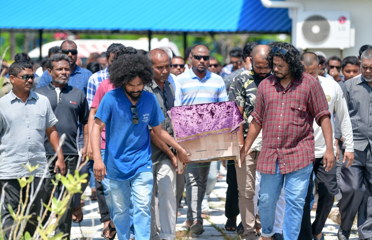 މުޅި އާއިލާ އަށް ކަރުނައިގެ ދުވަހެއް!