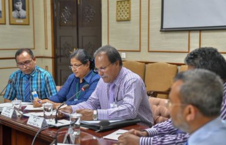 ސިވިލް ސާވަންޓުން ސިޔާސީ ނުވެވޭ ގޮތް ހަދައިދީ: ޝަމީމް