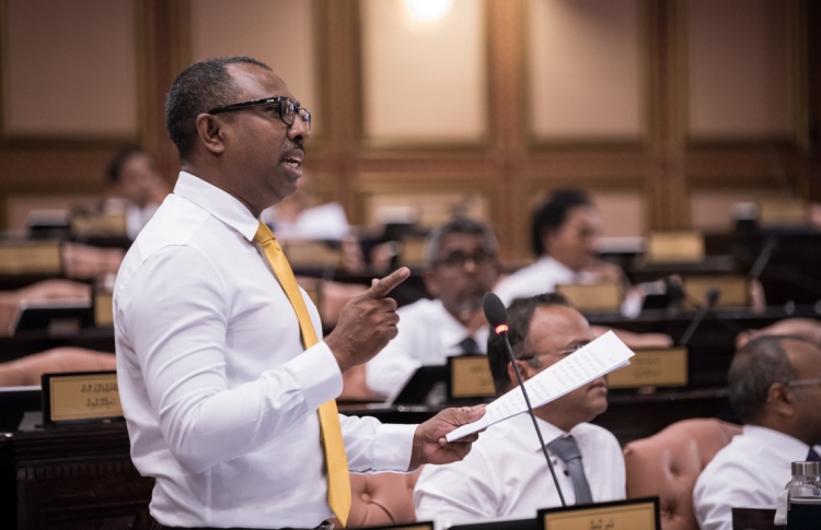 ޓެކްސް ދައްކަނީ ބަދަލަށް ފައިސާ ދޭކަށް ނޫން:އާޒިމް