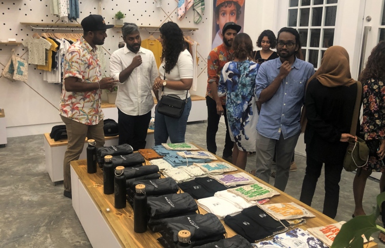 ޓޮޑީގެ ފިހާރައެއް ކްރޮސްރޯޑްސްގައި ހުޅުވައިފި