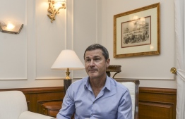 In this photograph taken on November 18, 2019, former Australian cricket umpire Simon Taufel gestures as he speaks with AFP during an interview in New Delhi. - India will become the last major cricketing nation to enter the pink ball Test era on November 22 after long resisting innovations to  the five-day format. The second Test against Bangladesh side will be a day-night affair with Virat Kohli's India already leading the two-match series 1-0 after a crushing win in the first match. (Photo by Sajjad HUSSAIN / AFP) / 
