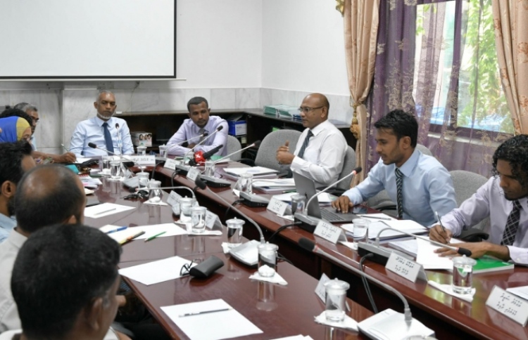 ހޯޑެއްދޫ-މަޑަވެލި ހިމާޔަތްކުރަން އެދުނިން: މުއިއްޒު