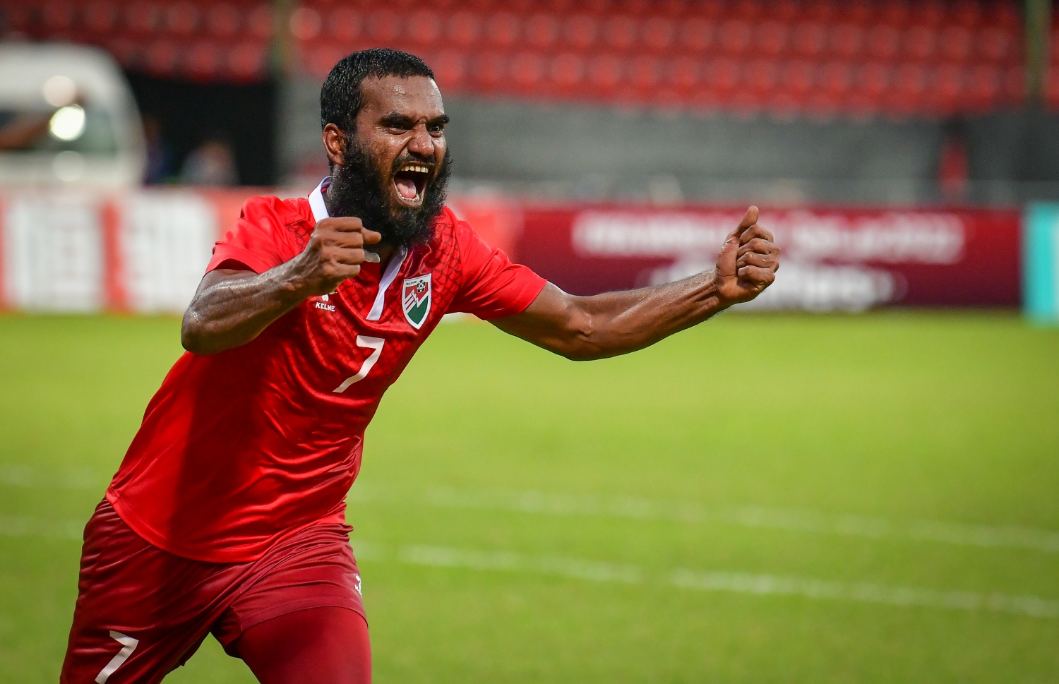 މާލެ: 19 ނޮވެމްބަރ 2019: ވޯލްޑް ކަޕް ކޮލިފައިންގައި ދިވެހިރާއްޖެ އާއި ގުއާމް ބައްދަލުކުރި މެޗުގެ ތެރެއިން ދަގަނޑޭ ގޯލް ޖެހުމަށް ފަހު އުފާފާޅުކުރަނީ. -ފޮޓޯ:ނިޝާން އަލީ /މިހާރު