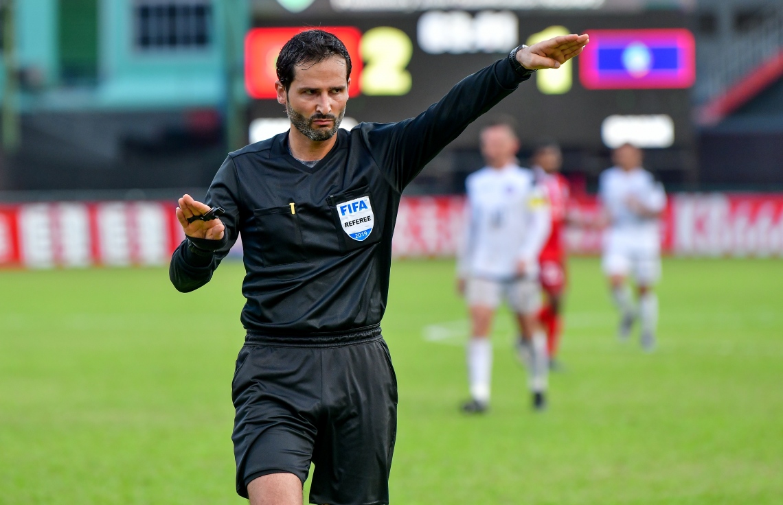 މާލެ: 19 ނޮވެމްބަރ 2019: ވޯލްޑް ކަޕް ކޮލިފައިންގައި ދިވެހިރާއްޖެ އާއި ގުއާމް ބައްދަލުކުރި މެޗުގެ ތެރެއިން: 3-1 އިން ގުއާމް ބަލިކޮށް ރާއްޖޭ ވަނީ އޭޝިއަން ކަޕް ކޮލިފައިންގެ ތިން ވަނަ ބުރުން ސީދާ ޖާގައެއް ހޯދުމުގެ އުއްމީދު އާކޮށްފައި. -ފޮޓޯ:ނިޝާން އަލީ /މިހާރު