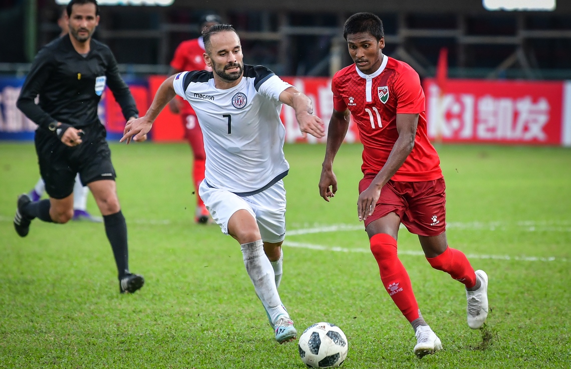 މާލެ: 19 ނޮވެމްބަރ 2019: ވޯލްޑް ކަޕް ކޮލިފައިންގައި ދިވެހިރާއްޖެ އާއި ގުއާމް ބައްދަލުކުރި މެޗުގެ ތެރެއިން: 3-1 އިން ގުއާމް ބަލިކޮށް ރާއްޖޭ ވަނީ އޭޝިއަން ކަޕް ކޮލިފައިންގެ ތިން ވަނަ ބުރުން ސީދާ ޖާގައެއް ހޯދުމުގެ އުއްމީދު އާކޮށްފައި. -ފޮޓޯ:ނިޝާން އަލީ /މިހާރު