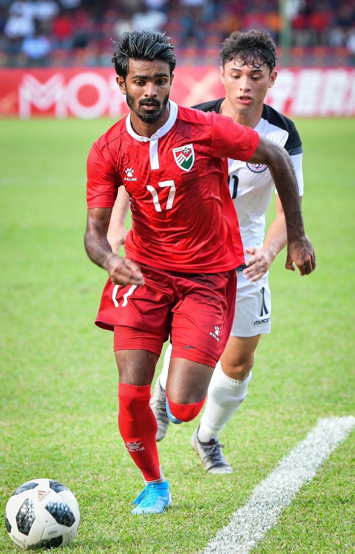 މާލެ: 19 ނޮވެމްބަރ 2019: ވޯލްޑް ކަޕް ކޮލިފައިންގައި ދިވެހިރާއްޖެ އާއި ގުއާމް ބައްދަލުކުރި މެޗުގެ ތެރެއިން،  3-1 އިން ގުއާމް ބަލިކޮށް ރާއްޖޭ ވަނީ އޭޝިއަން ކަޕް ކޮލިފައިންގެ ތިން ވަނަ ބުރުން ސީދާ ޖާގައެއް ހޯދުމުގެ އުއްމީދު އާކޮށްފައި. -ފޮޓޯ:ނިޝާން އަލީ /މިހާރު