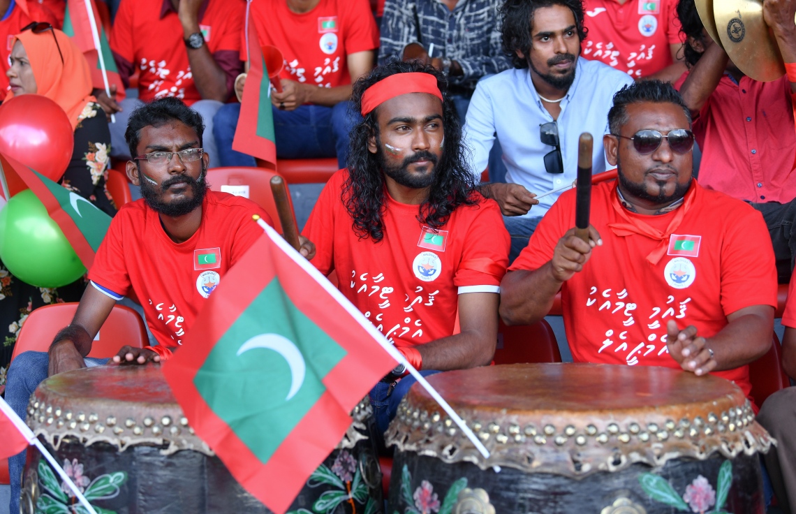 މާލެ: 19 ނޮވެމްބަރ 2019: ވޯލްޑް ކަޕް ކޮލިފައިންގައި ދިވެހިރާއްޖެ އާއި ގުއާމް ބައްދަލުކުރި މެޗުގެ ތެރެއިން: 3-1 އިން ގުއާމް ބަލިކޮށް ރާއްޖޭ ވަނީ އޭޝިއަން ކަޕް ކޮލިފައިންގެ ތިން ވަނަ ބުރުން ސީދާ ޖާގައެއް ހޯދުމުގެ އުއްމީދު އާކޮށްފައި. -ފޮޓޯ:ނިޝާން އަލީ /މިހާރު