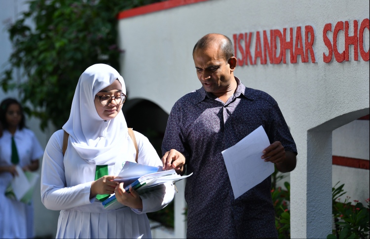 ދަރިވަރުންގެ ރިޕޯޓު މީމިސް އިން، ބޮޑު ލުޔެއް