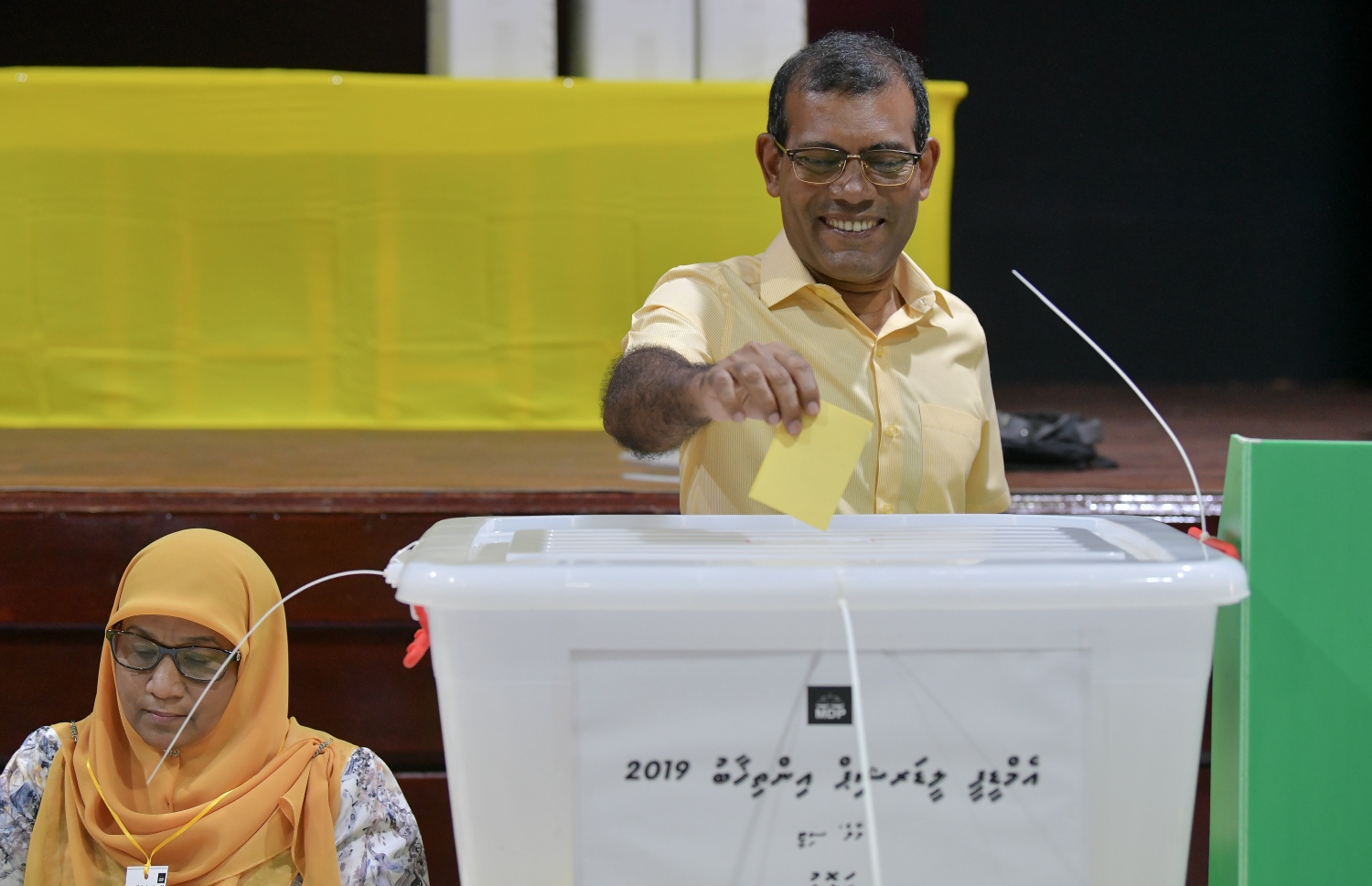 ނަޝީދު، އެމްޑީޕީ ލީޑާޝިޕް އިންތިހާބުގައި މިދިޔަ ހުކުރު ދުވަހު ވޯޓު ލައްވަނީ.--- ފޮޓޯ: ނިޝާން އަލީ/ މިހާރު