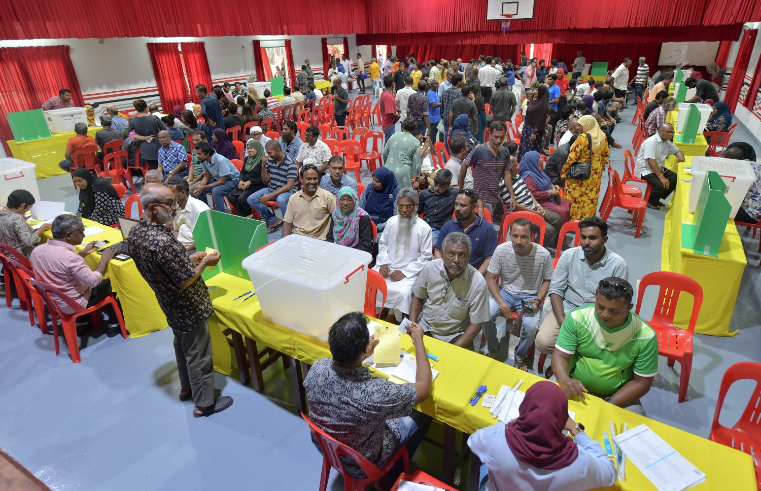 އެމްޑީޕީގެ އެތެރޭގެ އިންތިހާބެއްގެ ވޯޓުލުން ކުރިއަށް ދަނީ: އެމްޑީޕީގެ ސަރުކާރުން ވެސް ވިޔަފާރިވެރިން އިތުރަށް މުއްސަނދިވާނެ ގޮތަށް ސިޔާސަތުތައް ކުރިއަށް ގެންދިޔަ