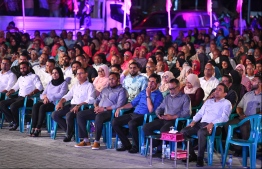 އިދިކޮޅު ކޯލިޝަންގެ އިސްވެރިން ޖަލްސާއެއްގައި: އިންތިޚާބަށް ބޭރުގެ އެހީ ލިބުނު ކަމަށް ބުނާ މައްސަލަ ބަލަން ވަނީ ގޮވާލާފައި -- ފޮޓޯ/މިހާރު