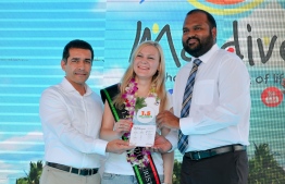 Minister of Tourism Ali Waheed (R) pictured with the 1.5 millionth tourist to visit Maldives in 2019, Marina Kazakova from Russia. PHOTO: NISHAN ALI/ MIHAARU