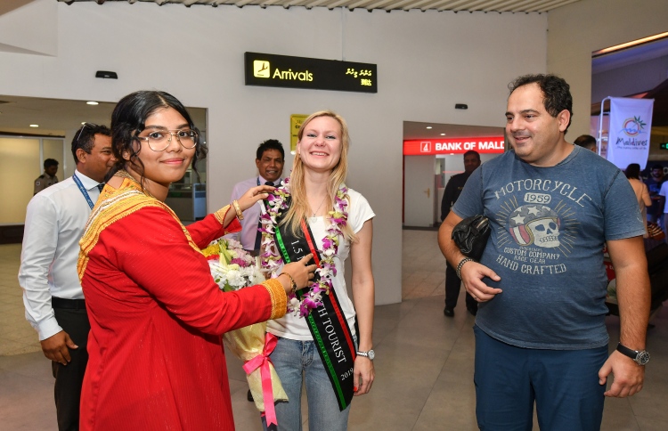 މި ދަނޑިވަޅު ރާއްޖޭގައި ޑޮލަރު ހިފެހެއްޓުން މުހިންމު