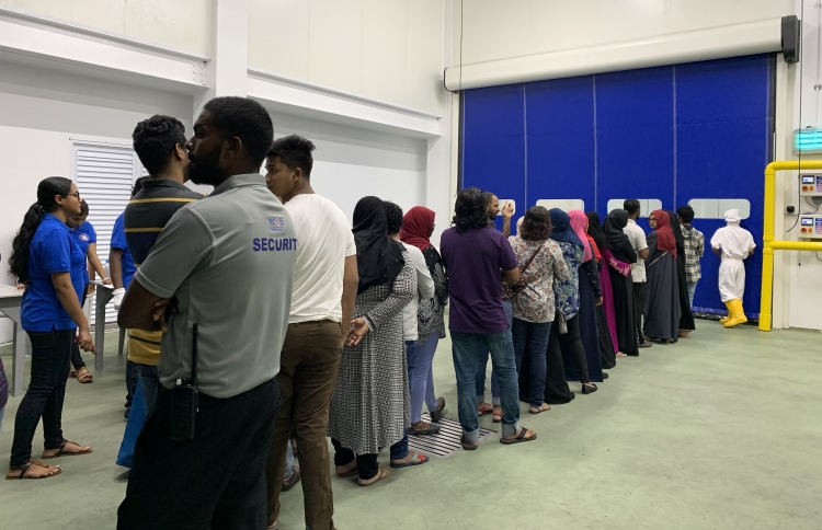 އެންސިސް އިން ވަޒީފާ ހޯދަން 450 މީހުން ކުރިމަތިލި