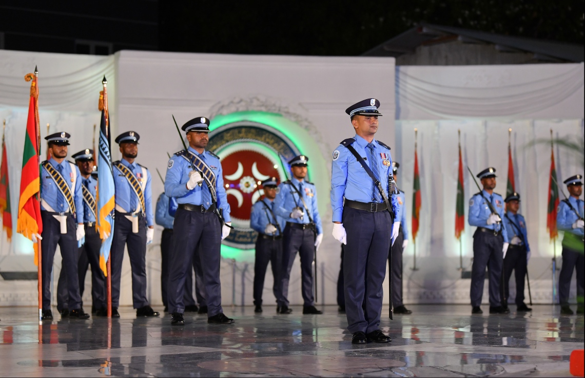 މާލެ: ނޮވެމްބަރު 24، 2019: މޯލްޑިވްސް ޕޮލިސް ސާވިސްގެ ޖޫނިއާ އޮފިސާސް ކޮމާންޑް ކޯސް ފުރިހަމަކުރި ދަރިވަރުންގެ ދަސްވެނިވުމުގެ ރަސްމިއްޔާތުގައި ކޯސް ފުރިހަމަކުރި ދަރިވަރުންތަކެއް ބައިވެރިވަނީ.-- ފޮޓޯ: ހުސެން ވަހީދު /މިހާރު