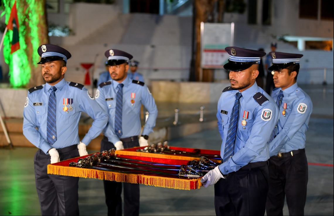 މާލެ: ނޮވެމްބަރު 24، 2019: މޯލްޑިވްސް ޕޮލިސް ސާވިސްގެ ޖޫނިއާ އޮފިސާސް ކޮމާންޑް ކޯސް ފުރިހަމަކުރި ދަރިވަރުންގެ ދަސްވެނިވުމުގެ ރަސްމިއްޔާތުގެ ތެރެއިން.-- ފޮޓޯ: ހުސެން ވަހީދު /މިހާރު