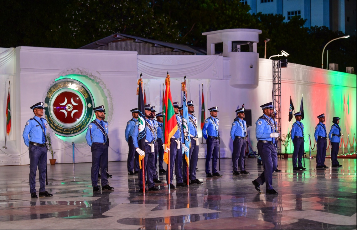 މާލެ: ނޮވެމްބަރު 24، 2019: މޯލްޑިވްސް ޕޮލިސް ސާވިސްގެ ޖޫނިއާ އޮފިސާސް ކޮމާންޑް ކޯސް ފުރިހަމަކުރި ދަރިވަރުންގެ ދަސްވެނިވުމުގެ ރަސްމިއްޔާތުގެ ތެރެއިން.-- ފޮޓޯ: ހުސެން ވަހީދު /މިހާރު