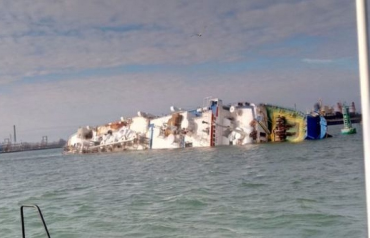 14،000 ކަންބަޅި އުފުލި ކާގޯ ބޯޓެއް ފެތިއްޖެ