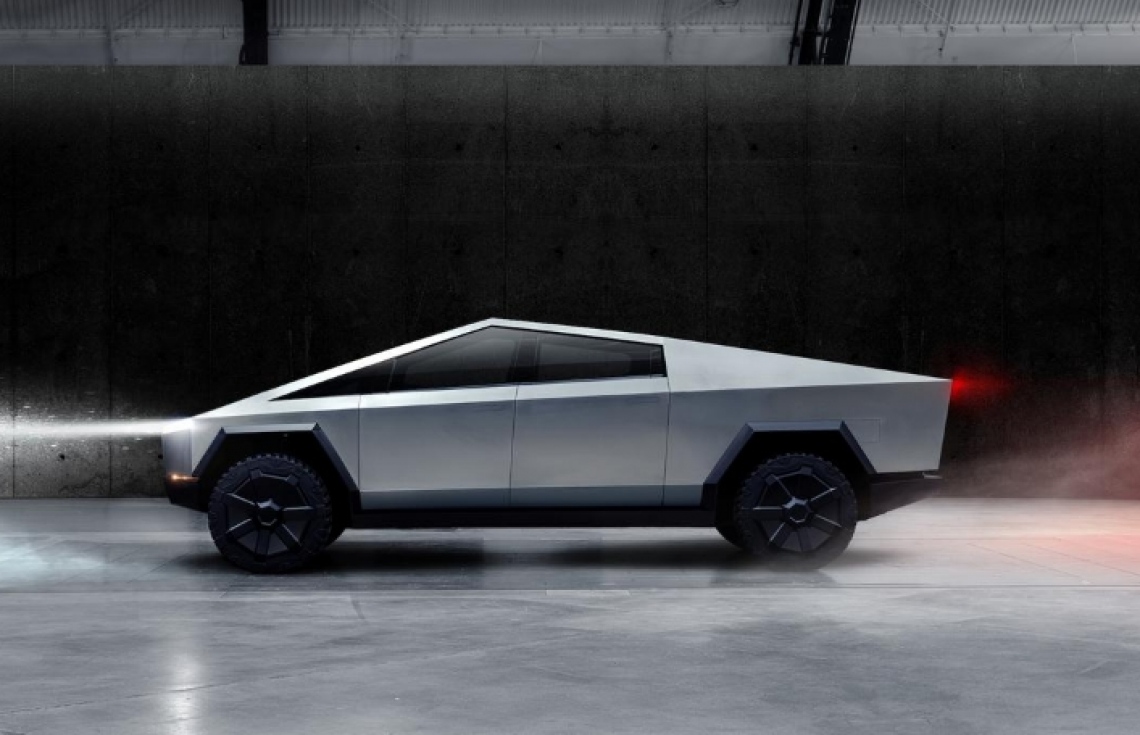 ޖޯކު ޖެހިޔަސް ސައިބަޓްރަކަށް 200،000 އޯޑަރު