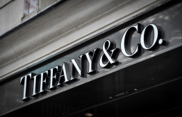 (FILES) This file photo taken on October 29, 2019 shows the US luxury shop Tiffany&Co. 's logo outside a Tiffany&Co. Shop in Paris. - LVMH and US jewellers Tiffany announced on November 25, 2019 a $16.2 billion tie-up that is the French luxury group's biggest-ever acquisition and will bolster its presence in the United States. The companies said in a statement they "have entered into a definitive agreement whereby LVMH will acquire Tiffany for $135 per share in cash, in a transaction with an equity value of approximately 14.7 billion euros or $16.2 billion." (Photo by STEPHANE DE SAKUTIN / AFP)
