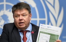 World Meteorological Organization (WMO) secretary-general Petteri Taalas shows the latest WMO Greenhouse Gas Bulletin during a press conference for the publishing of the annual Greenhouse Gas Bulletin on atmospheric concentrations of CO2 on November 25, 2019 in Geneva. - Greenhouse gases levels in the atmosphere, the main driver of climate change, hit a record high last year, the UN said on November 25, 2019, calling for swift action to safeguard "the future welfare of mankind." (Photo by FABRICE COFFRINI / AFP)