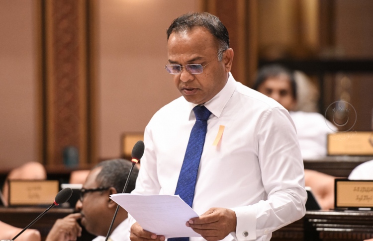 ހަރުކަށި ފިކުރުގެ މީހުންގެ އަތް ބަންނަންޖެހޭ: ހުސެއިން