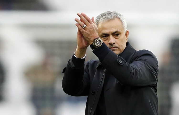 "ފުޓްބޯޅަ އަވަހަށް ފަށަންވީ ސަޕޯޓަރުންނަށްޓަކައި"