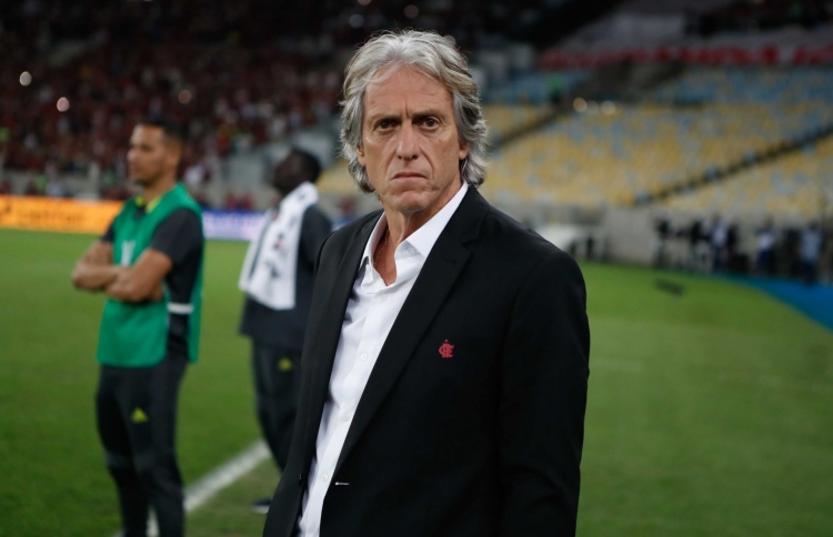 ފްލަމެންގޯގެ ކޯޗު ލިވަޕޫލަށް އިންޒާރެއްދީފި