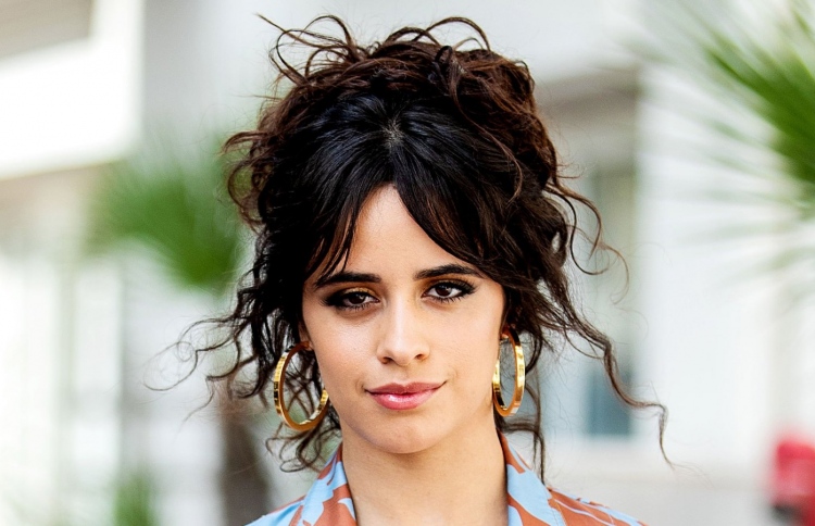 ވިލިއަމާއި ކޭޓްގެ ގަނޑުވަރުން ކަމިލާ "ވައްކަންކުރި"