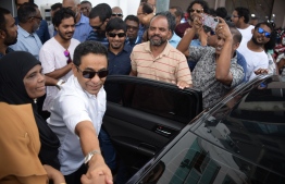 Former President Abdulla Yameen shaking hands with supporters prior to his verdict on November 28, 2019. PHOTO: HUSSAIN WAHEED/ MIHAARU