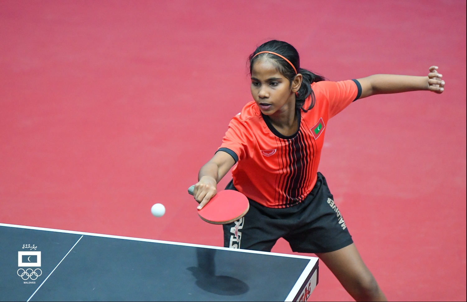 މި ފަހަރުގެ ގޭމްސްގެ މެޗެއްގެ ތެރެއިން ދީމާ ބޯޅަ ފޮނުވާލަނީ. -- ފޮޓޯ: މޯލްޑިވްސް އޮލިމްޕިކް ކޮމިޓީ/ އަބްދުﷲ އަބީދު