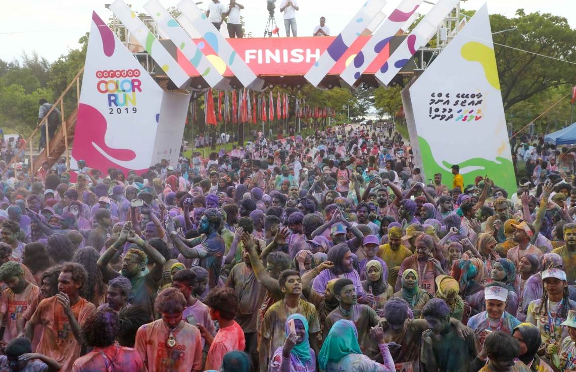 ހުޅުމާލެ: ނޮވެމްބަރު 30، 2019- އުރީދޫން މި އަހަރު ބޭއްވި  ފޯރިގަދަ ކަލަ ރަންގެ ބައިވެރިން އުފާފާޅުކުރަނީ: އާންމުންގެ ބޮޑު ތަރުހީބެއް ލިބުނު މި އަހަރުގެ މި ހަރަކާތުގައި 5،000 ވުރެ ގިނަ މީހުން ބައިވެރިވި ކަމަށް އުރީދޫން ބުނޭ.---ފޮޓޯތައް: އުރީދޫ