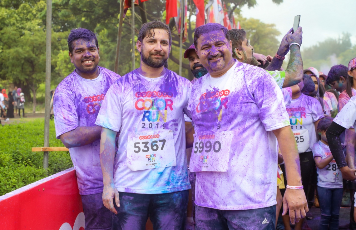 ހުޅުމާލެ: ނޮވެމްބަރު 30، 2019- އުރީދޫން މި އަހަރު ބޭއްވި  ފޯރިގަދަ ކަލަ ރަންގެ ބައިވެރިން އުފާފާޅުކުރަނީ: އާންމުންގެ ބޮޑު ތަރުހީބެއް ލިބުނު މި އަހަރުގެ މި ހަރަކާތުގައި 5،000 ވުރެ ގިނަ މީހުން ބައިވެރިވި ކަމަށް އުރީދޫން ބުނޭ.---ފޮޓޯތައް: އުރީދޫ