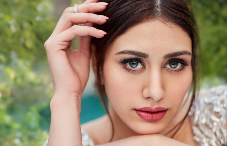 ބޮލީވުޑްގެ ޚަބަރުތައް ކުރުކޮށް