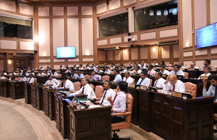 މަޖިލިހާއި ލޮކް ސަބާއާ އެކު އެއްބަސްވުމެއް ހަދަނީ