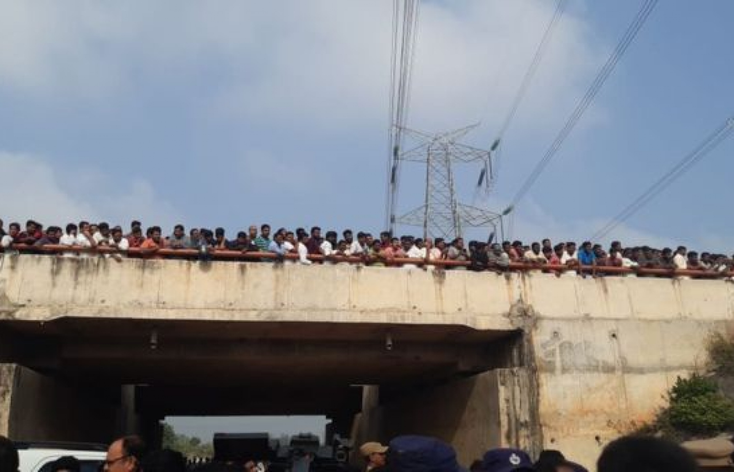 ބަޑީގެ ހަމަލާ ދިން ސަރަހައްދަށް ގިނަ ބަޔަކު ވަނީ އެއްވެފައި.