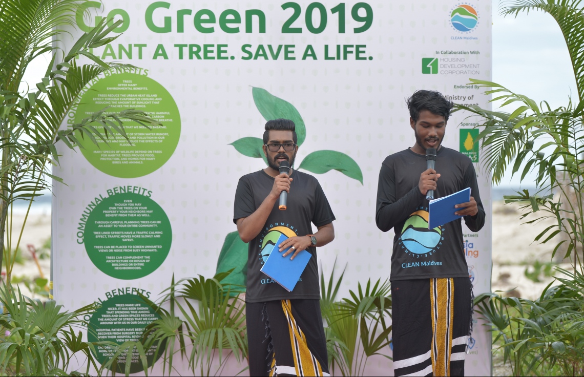 ހުޅުމާލެ- 07 ޑިސެމްބަރ 2019: ކްލީން މޯލްޑިވްސްއިން އިންތިޒާމްކޮށްގެން "ގޯ ގްރީން" ނަމުގައި ކުރިއަށް ގެންދިޔަ ގަސް އިންދުމުގެ ހަރަކާތުގައި ތެރެއިން ، މިހަރަކާތުގައި ކްލީން މޯލްޑިވްސްގެ ފަރާތުންވަނީ 500 މަގޫ ގަހާއި 500 ރުއް އިންދާފައި --. ފޮޓޯ: ރައީސް އޮފީސް