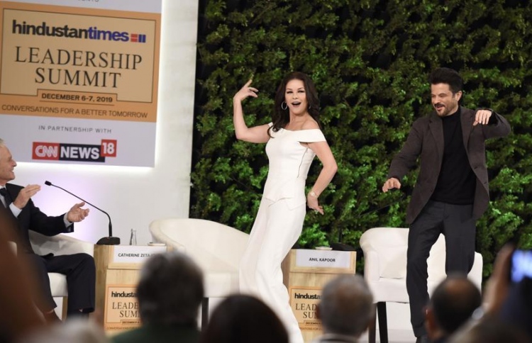 ކެތެރީން ޒީޓާ-ޖޯންސް ބޮލީވުޑަށް ޝައުގުވެރި