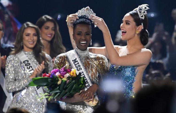 މިސް ޔުނިވާސް އަކީ ދެކުނު އެފްރިކާގެ ރީތީގެ ރާނީ