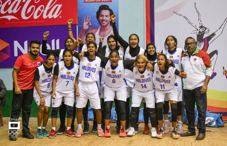 އަންހެން ބާސްކެޓްބޯޅަ ޓީމުންް ލޯ މެޑަލް ހޯދައިފި