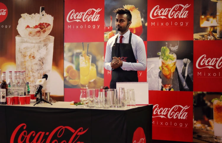 ކޮކާ ކޯލާގެ 10 ބުއިމެއް ރާއްޖެއަށް ތައާރަފުކޮށްފި