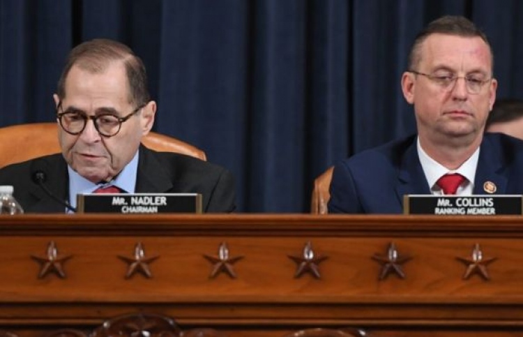 ޓްރަމްޕް އިމްޕީޗްކުރާ ދެ މައްސަލަ ކޮމިޓީން ފާސްކޮށްފި