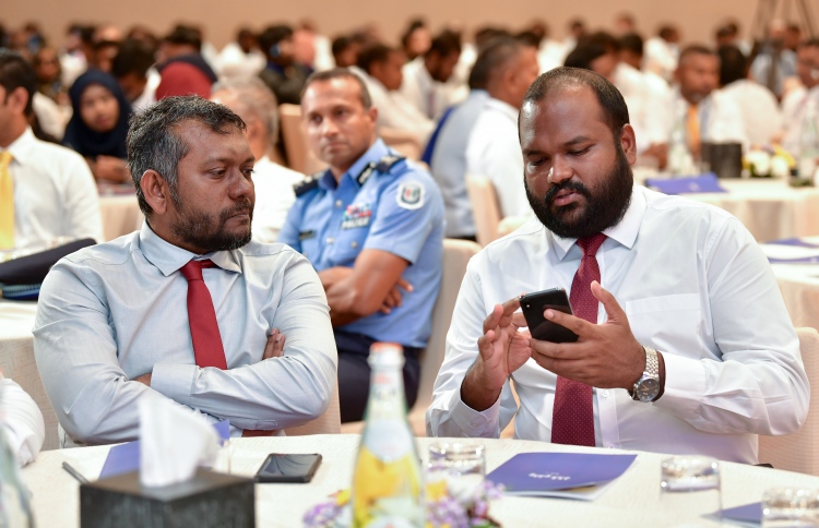 ރިސޯޓާ ކައިރި ރަށްރަށުގެ މީހުންނަށް ވަޒީފާ ދެނީ