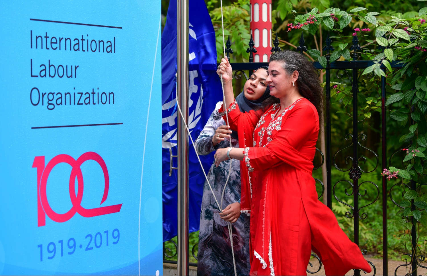 އައިއެލްއޯއަށް ގަރުނެއް ފުރުން ފާހަގަކުރުމުގެ ގޮތުން ބޭއްވި ރަސްމިއްޔާތުގައި އެ ޖަމިއްޔާގެ ކަންޓްރީ ޑިރެކްޓަރު ދިދަ އަރުވަނީ-- ފޮޓޯ: ނިޝާން އަލީ/މިހާރު