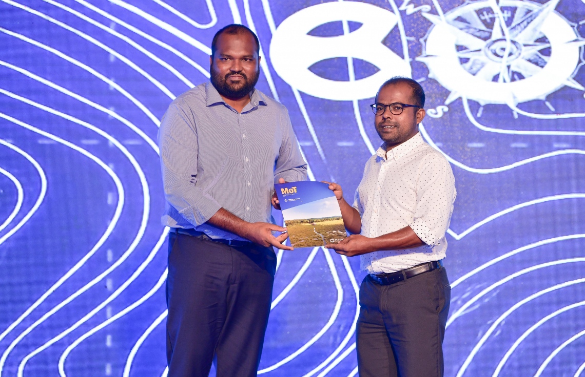 މާލެ: ޑިސެމްބަރު 17، 2019: ޓޫރިޒަމް މިނިސްޓްރީން ދަރުބާރުގޭގައި "ބުރަބި" ނަމުގައި ބޭއްވި ހާއްސަ ރަސްމިއްޔާތުގައި އިންފޮމޭޝަން ކޮމިޝަނަރު ހުސެން ފިޔާޒް މޫސާ އަދި ޓޫރިޒަމް މިނިސްޓަރު އަލީ ވަހީދު ބައިވެރިވެ ވަޑައިގަންނަވަނީ.-- ފޮޓޯ: ނިޝާން އަލީ /މިހާރު